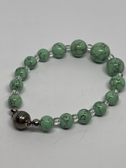 Silver Tone Glass Green And Clear Beaded Magnetic Bracelet 7”
