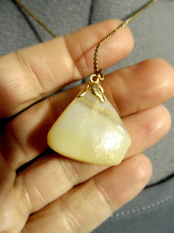New NATURAL AGATE Stone Charm Pendant- 18" Necklace Tan Cream Goldtone leaf bale gallery