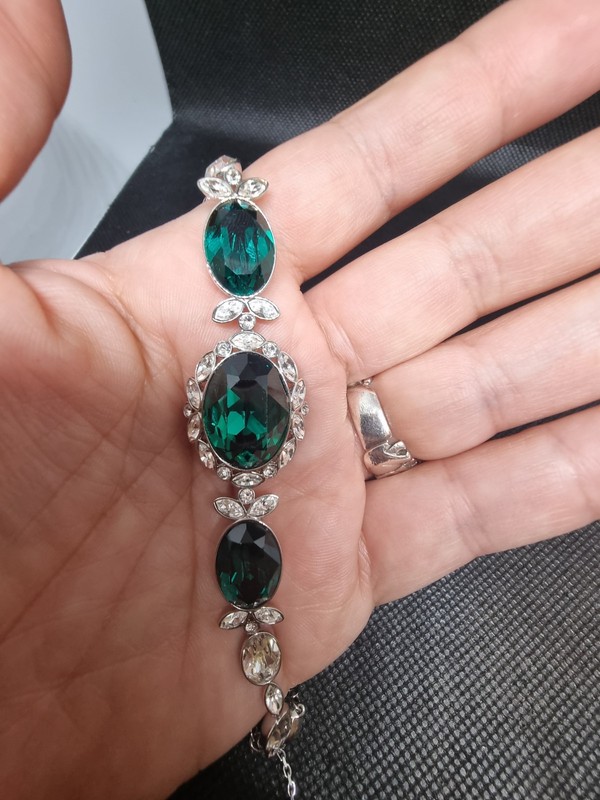 SWAROVSKI BRAZIL GREEN AND CLEAR CRYSTAL COLLAR BRACELET 5472614 gallery