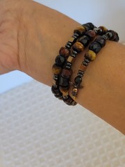 TIGER’S EYE GEM STONE MEMORY WIRE BRACELET WITH-RED YELLOW BLUE W/ANGEL…