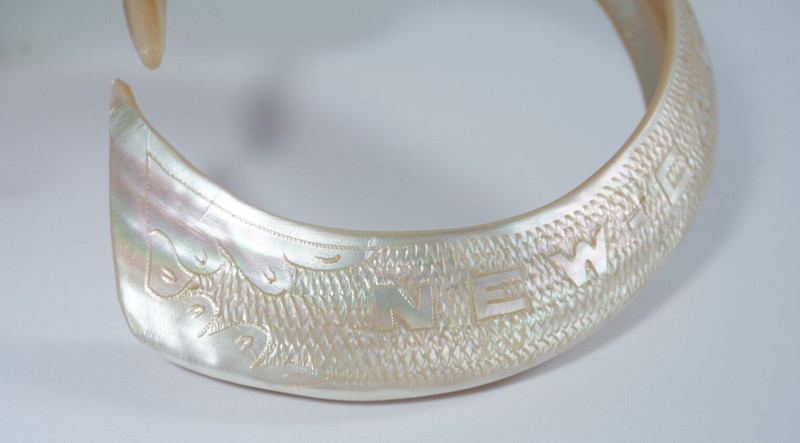 Natural Seashell Conch Bangle Bracelet, Vintage NEW CALEDONIA Souvenir gallery