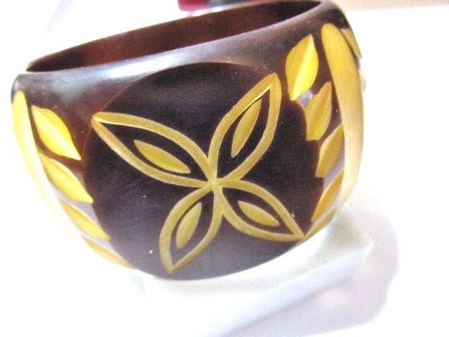 LARGE CONTEMPORARY RESIN BANGLE BRACELET BROWN YELLOW TRIBAL CARVED FLORAL FLAT gallery