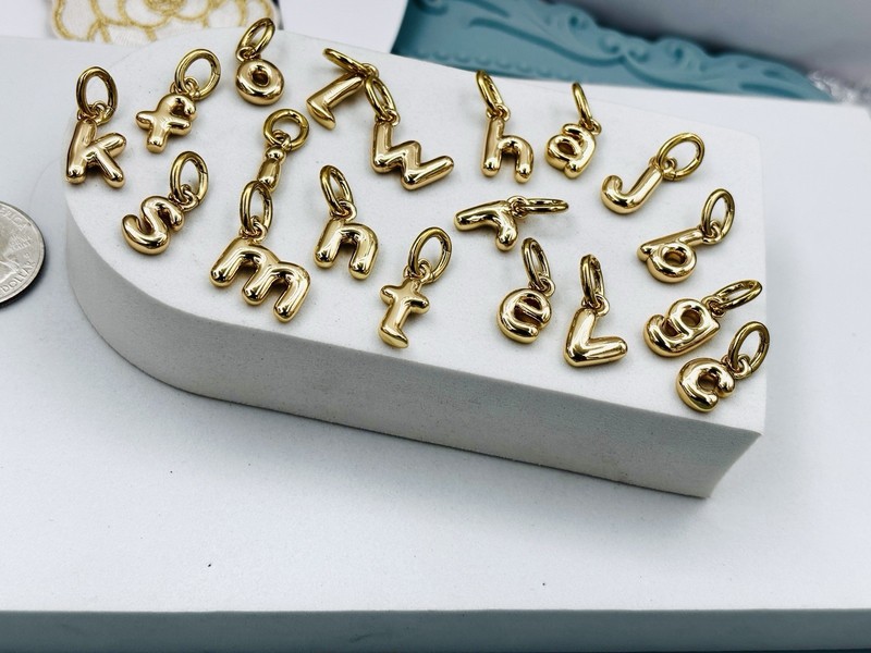 Roxanne Assoulin The Itsy Bitsy Puffy Initial Charm“r” gallery
