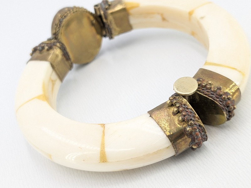 Vintage Bone Style Bracelet 6.5 Brown Stone Brass Hinged Cuff Bangle 69 g Boho gallery