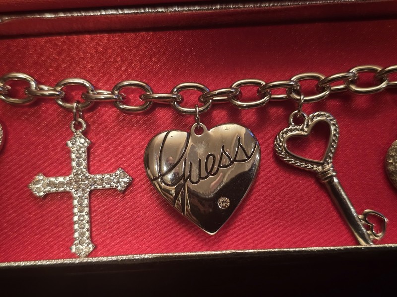 Guess Lock and Key 5 Charm Bracelet New Open Box Silver Colored gallery