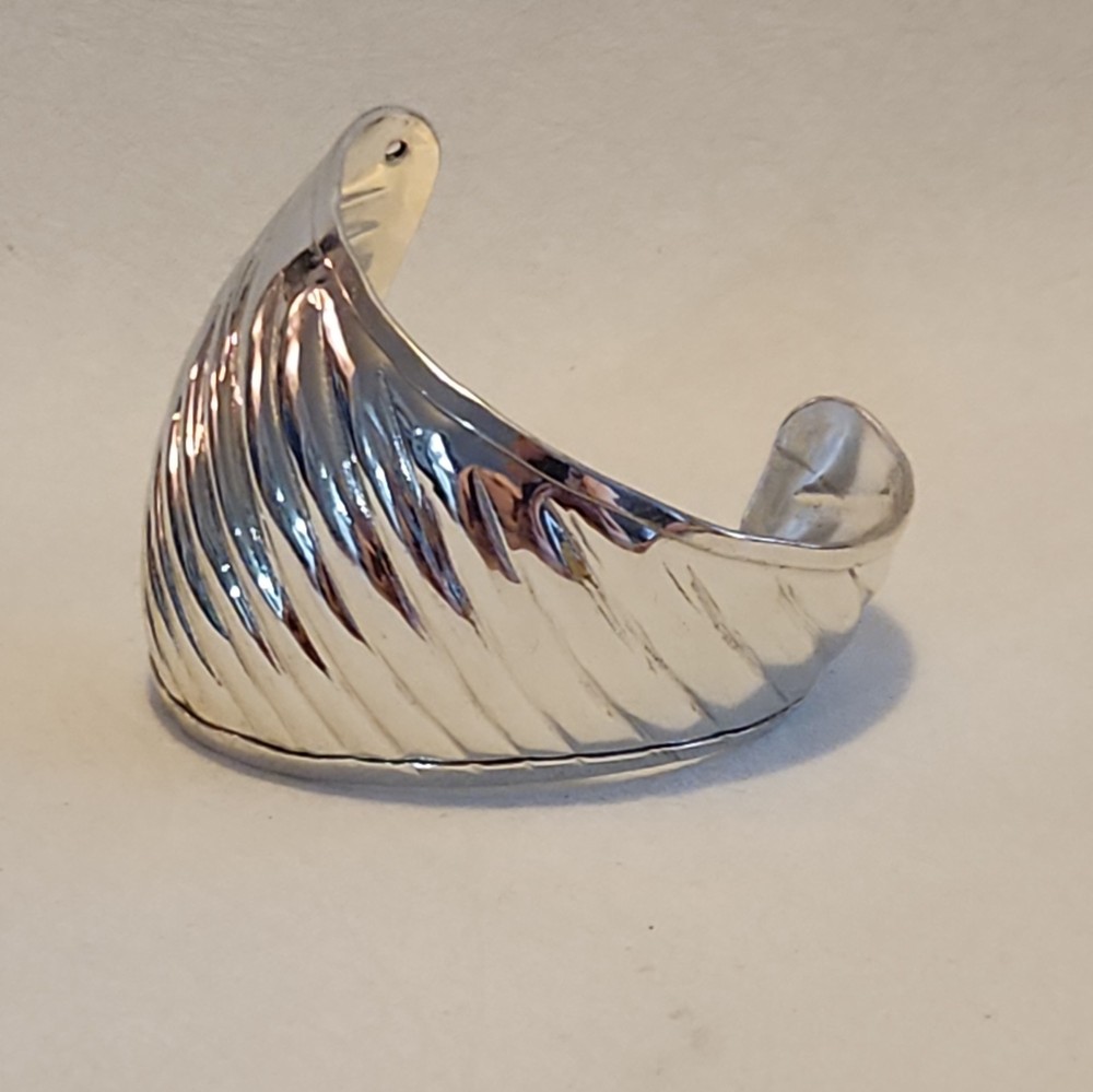Anthropologie Boho Asymmetrical Ribbed Cuff Bracelet Silver Tone NWT