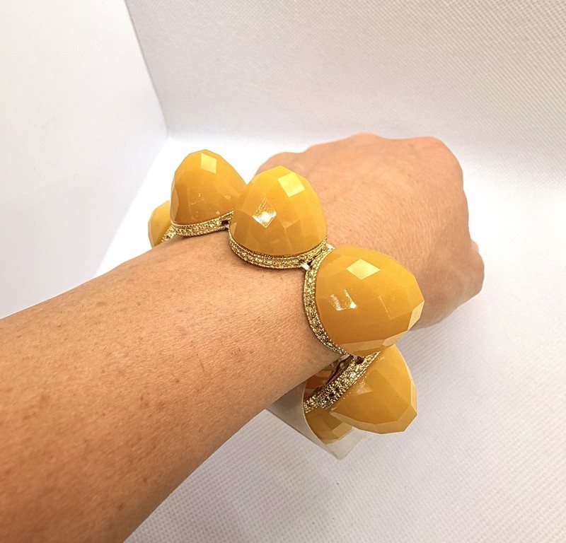 Tamina by Stella Yellow Plastic Beads With Gold Accent & Stretch Charm Bracelet gallery