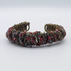 Red Black Seed Bead Wire Wrapped Cuff Bracelet Bronze Tone Boho 6.5″
