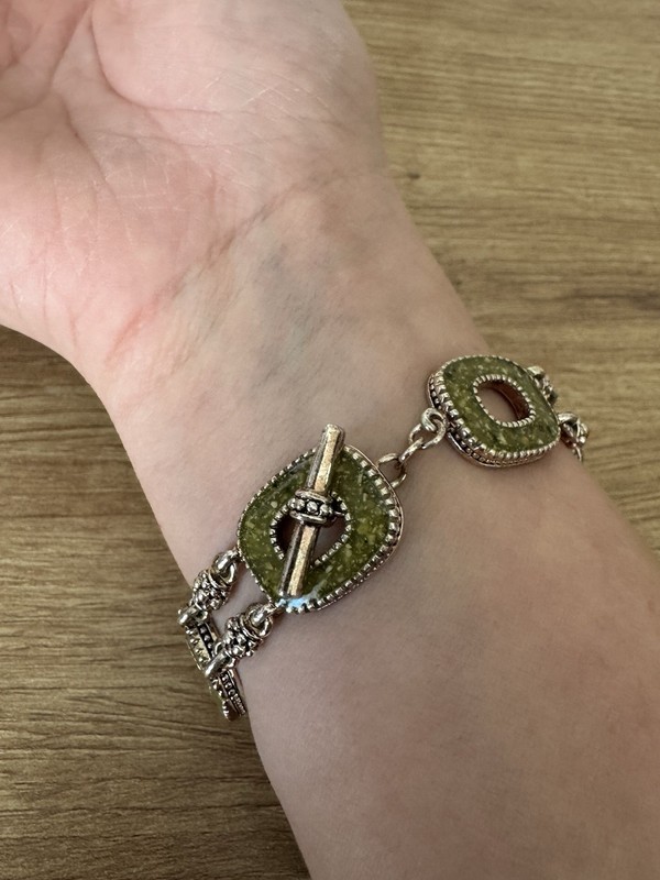 Vintage Sterling Silver Link Bracelet Green Stone Bezel Set Toggle Clasp 7.5 in gallery