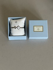 ATTERRI WOMAN OWNED LUCKY CLOVER OPEN BANGLE BRACELET IN SILVER/ WHITE 7,5”