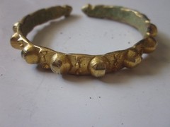 VINTAGE HEAVY BRUTALIST CAST BRASS BEAD & DOTS DESIGN CUFF BRACELET 2-5/8″ I.D.