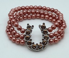 AB001 Southwest Style horse shape 3 rows brown pearl fashion Stretch Bracelet