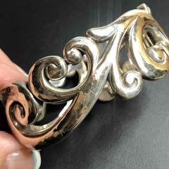 6141 Brighton Lovely Silvertone scroll hinged magnetic close bangle Bracelet 7″