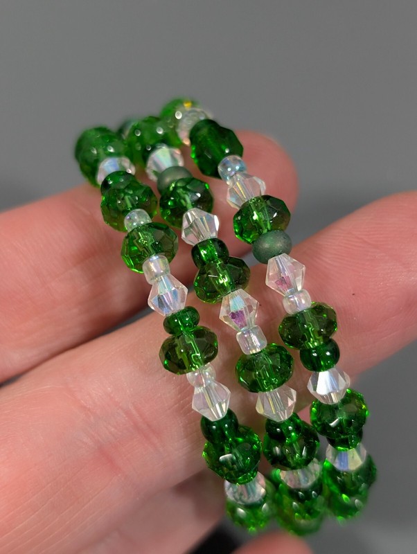 Green and Clear Glass Bead Memory Wire Wrap Bracelet 6 inch gallery