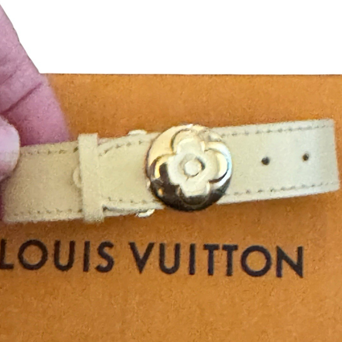 Louis Vuitton Ivory / yellow Vernis Leather Wrap Bracelet Flower Buckle Sizable gallery