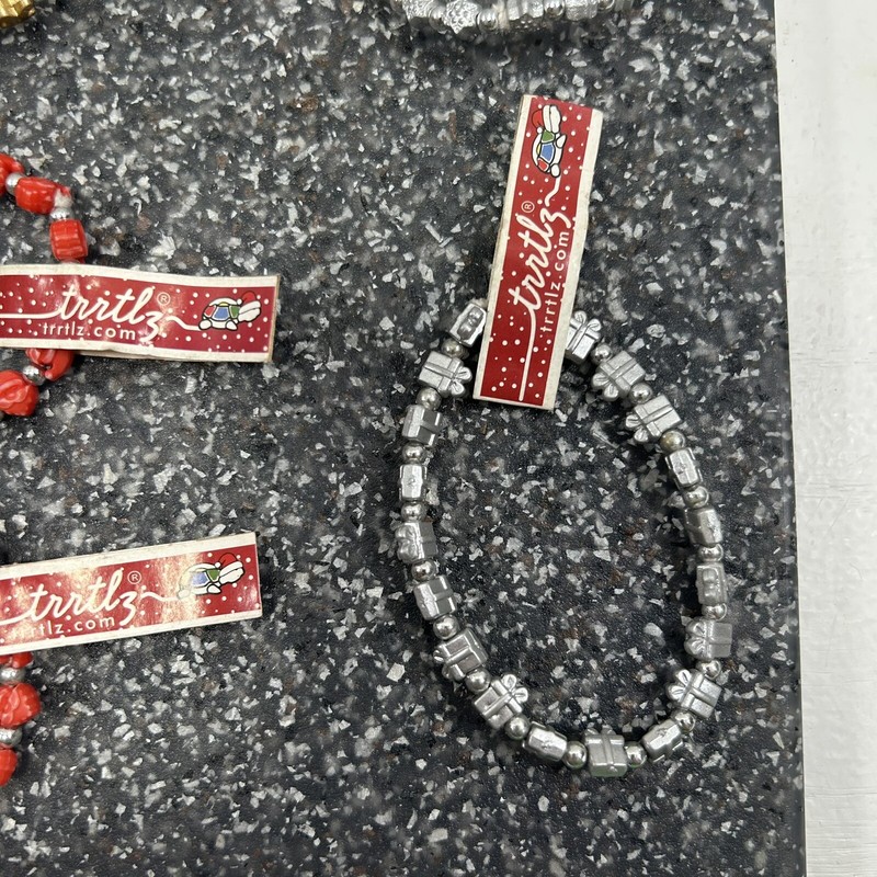 Trrtlz Christmas Themed Stretch Bracelet Lot Of 10 6.5 in Expandable gallery