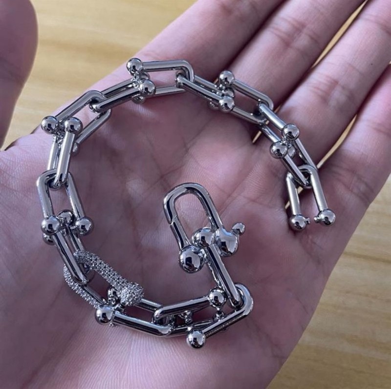 Unisex Horseshoe Buckle Luxury Chunky Chain Diamond Bracelets Three Colors gallery