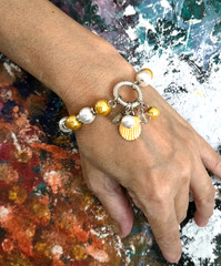 Shell charm Bracelet Glass Beaded Stretch Bracelet Woman Teen Yellow Pearl Gift