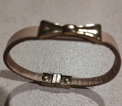 Gold Tone Cream Tan Leather magnetic Bracelet Closure gold tone bow 1″ rare vtg