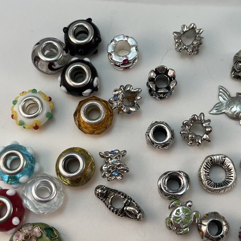 LOT of 50 Glass Rhinestone Bead Charms Blue Green Orange Red Black Silver Tone gallery