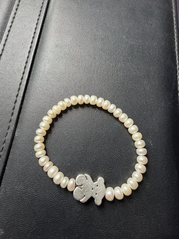 TOUS White Pearl Beaded Stretch Bracelet w/ Silver Bear Dangle Charm gallery