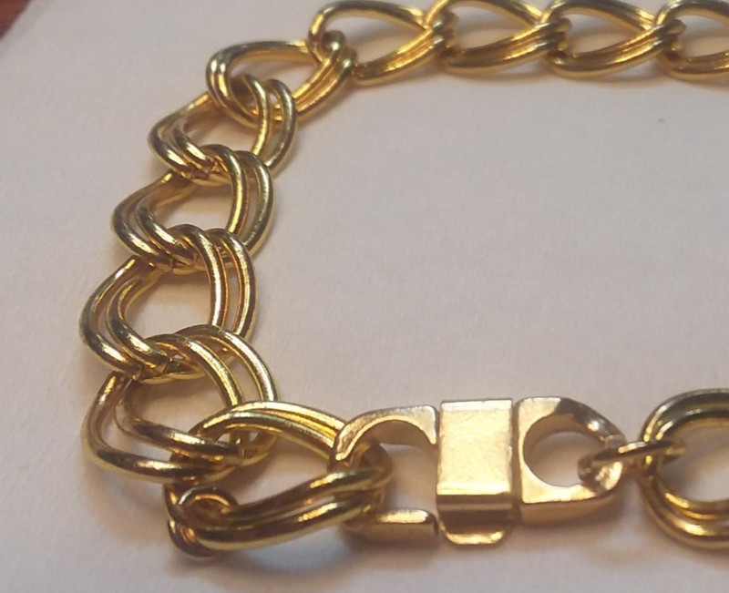 7 " Double Link Gold Tone Chain W/ Unique Fold Over Clasp Bracelet 03-01-2026 gallery