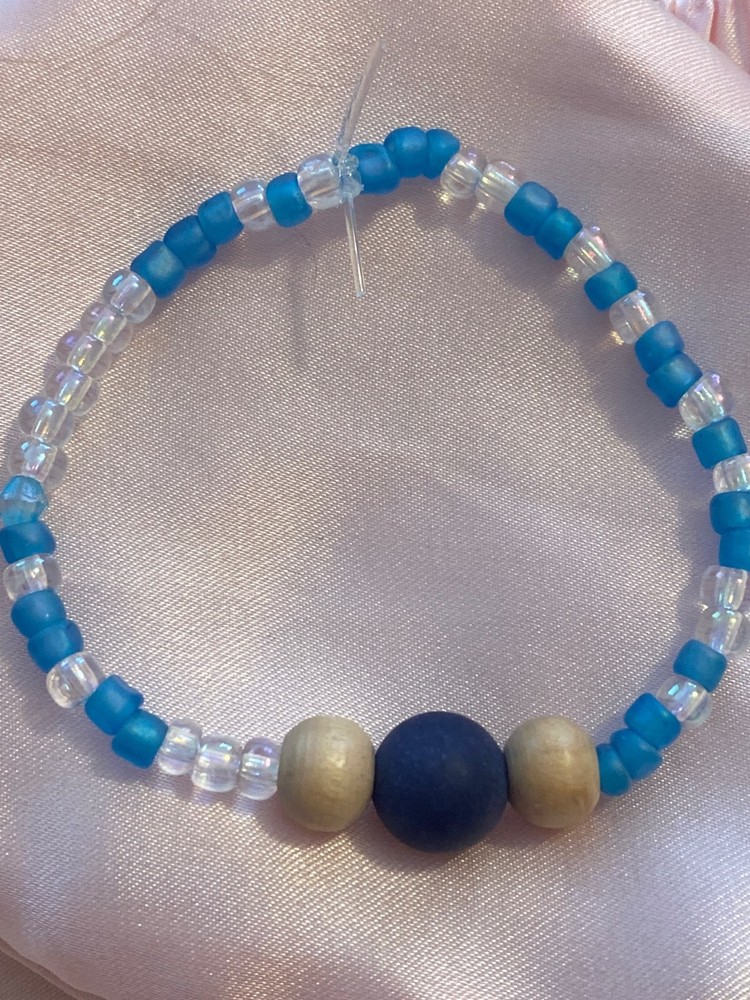 Teen/kid multicolored beaded bracelet; blue, white, brown, and purple