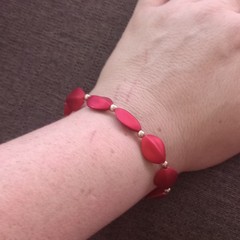 Red Plastic Oval Beaded Stretch Bracelet, Elastic Closure, Sizable, No Stone