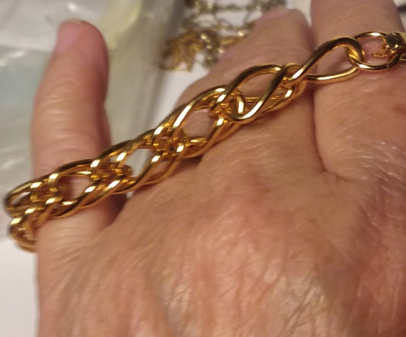 7.5" Gold Tone Double Chain Link Bracelet W/Foldover Clasp 06-01-2025 gallery
