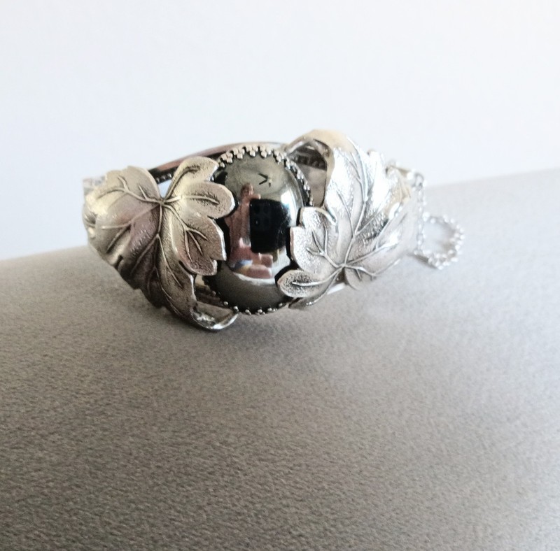 Pre loved Whiting & Davis Hinged Bracelet Silver Tone Leaf Design Hematite Stone gallery