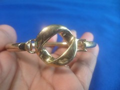 MARC JACOBS GOLD TONE BRACELET