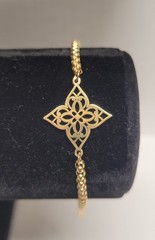Ladies gold flower bracelet with lobster claw closure