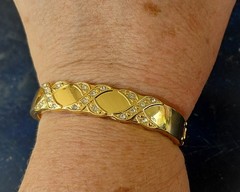 Vintage Gold Tone XO Hugs Kisses Bracelet Pave Crystal Puffed Link Retro Style