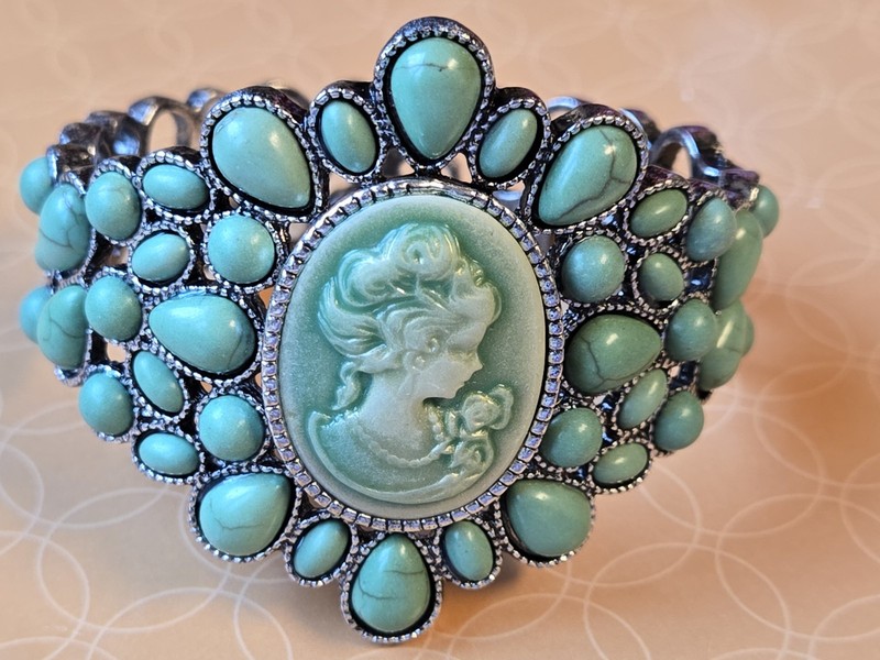 Green Howlite Cameo Hinged Bangle Bracelet in Silvertone (7.5 In) 26.00 ctw gallery