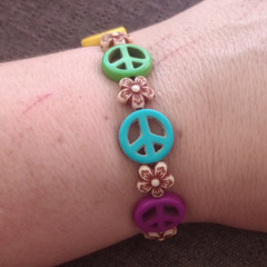Multicolor Stackable Beaded Charm Bracelet Peace Sign Plastic