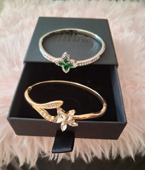 Gold & Silver Tone Flower Bangle Bracelets Set, Flowers & Plants Theme