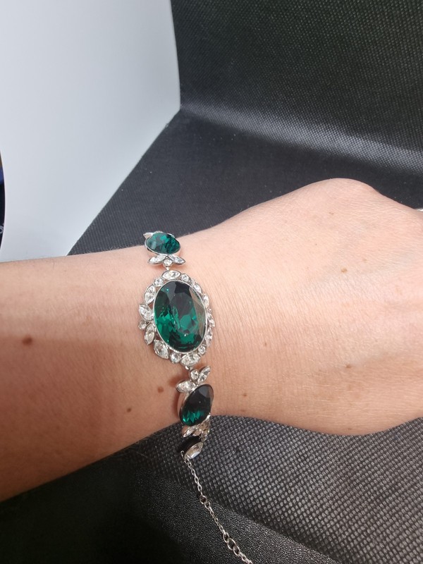 SWAROVSKI BRAZIL GREEN AND CLEAR CRYSTAL COLLAR BRACELET 5472614 gallery