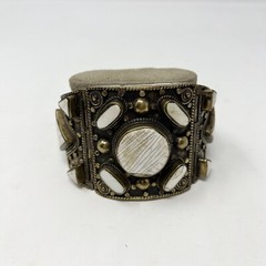 $715 Devon Leigh Design Antiqued Brass White Shell Cuff Bracelet Nepal Hinge