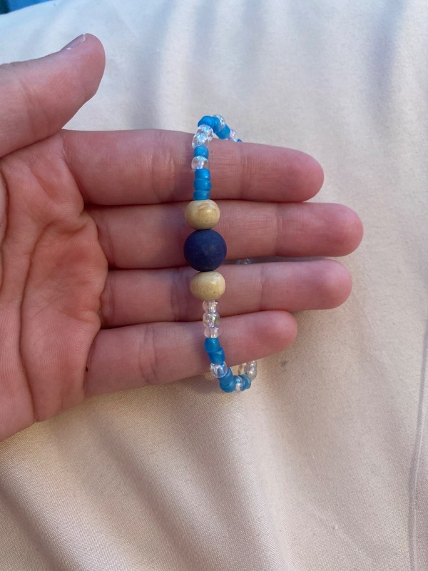 Teen/kid multicolored beaded bracelet; blue, white, brown, and purple gallery