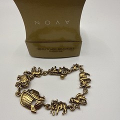 NIB VINTAGE Avon IN Antique Gold Tone finish Noah’s Ark Bracelet
