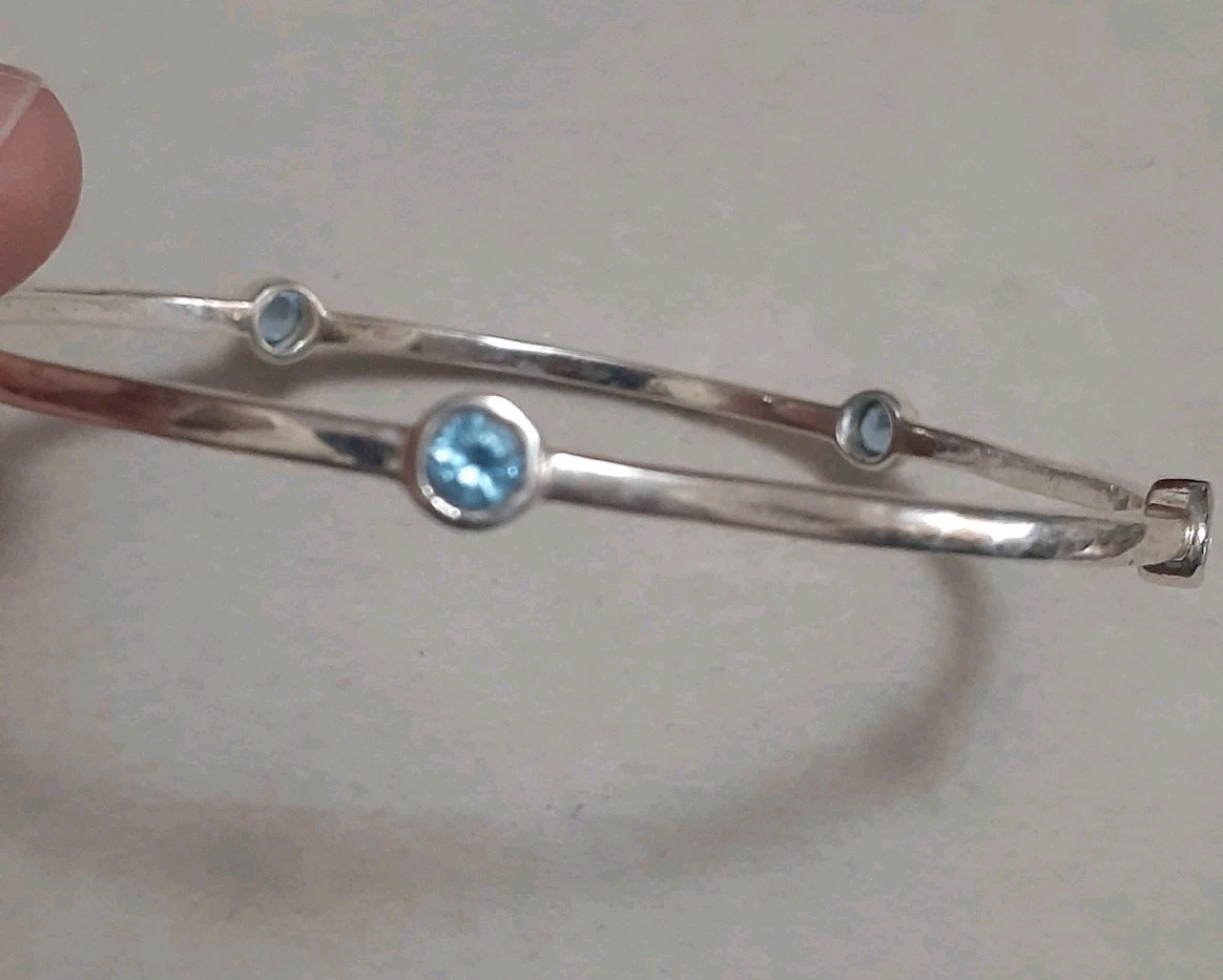 Silverplated bezel set fauceted blue crystal station bangle bracelet gallery