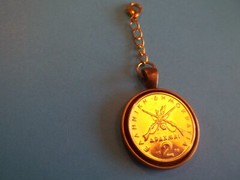 TWO (2) DRACHMA COIN – GREECE BRONZE CASED PENDANT / CHARM – 1976 to 1986