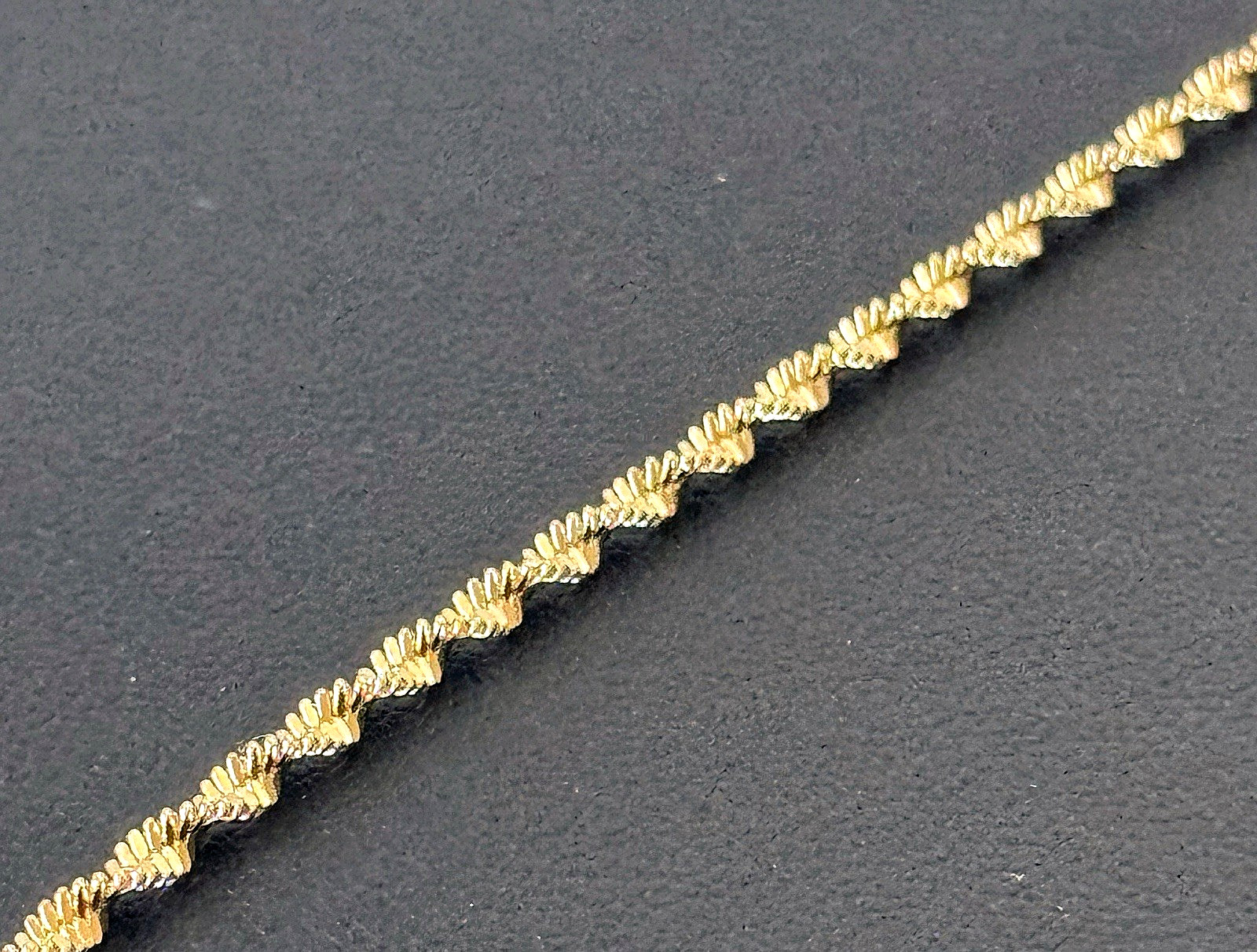 2mm Twisted Singapore Bracelet 7 Inch Rich Gold Tone Unisex Minimalist Chain gallery