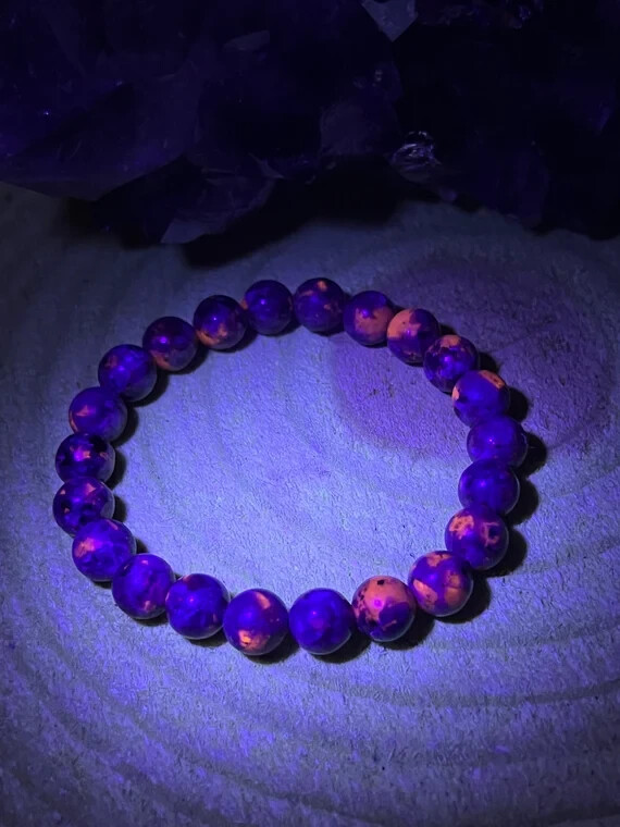 5pcs Yooperlite 8mm Bead UV Reactive Flame Stone Glowing Healing Unisex Bracelet gallery