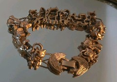 Vintage TOFA Gold Tone Cat Kitten Charm Slider Bracelet