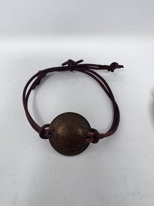 womens girls Lot of 4 Leather bracelets gallery
