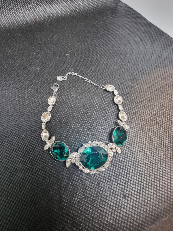 SWAROVSKI BRAZIL GREEN AND CLEAR CRYSTAL COLLAR BRACELET 5472614 gallery