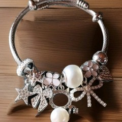 11 Elegant Charms Stretch Bangled… Beautiful! New Faux Pearls &glittery
