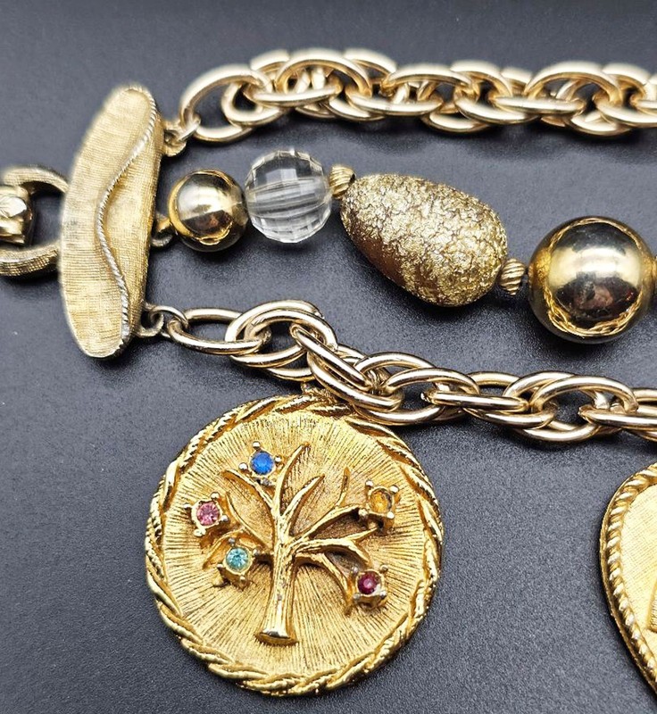 VINTAGE 1950S BREATHTAKING CORO CHARM BRACELET LARGE HEAVY CHARMS RHINESTONES gallery