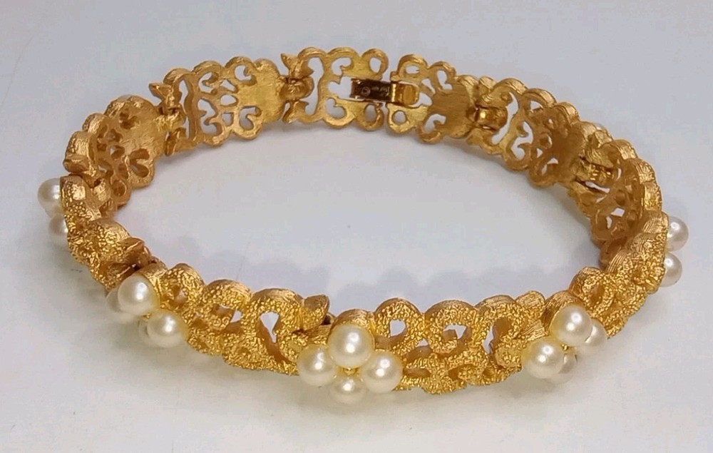 Vintage Signed TRIFARI Crown Goldtone Faux Pearls 7 1/4" Hinged Bracelet